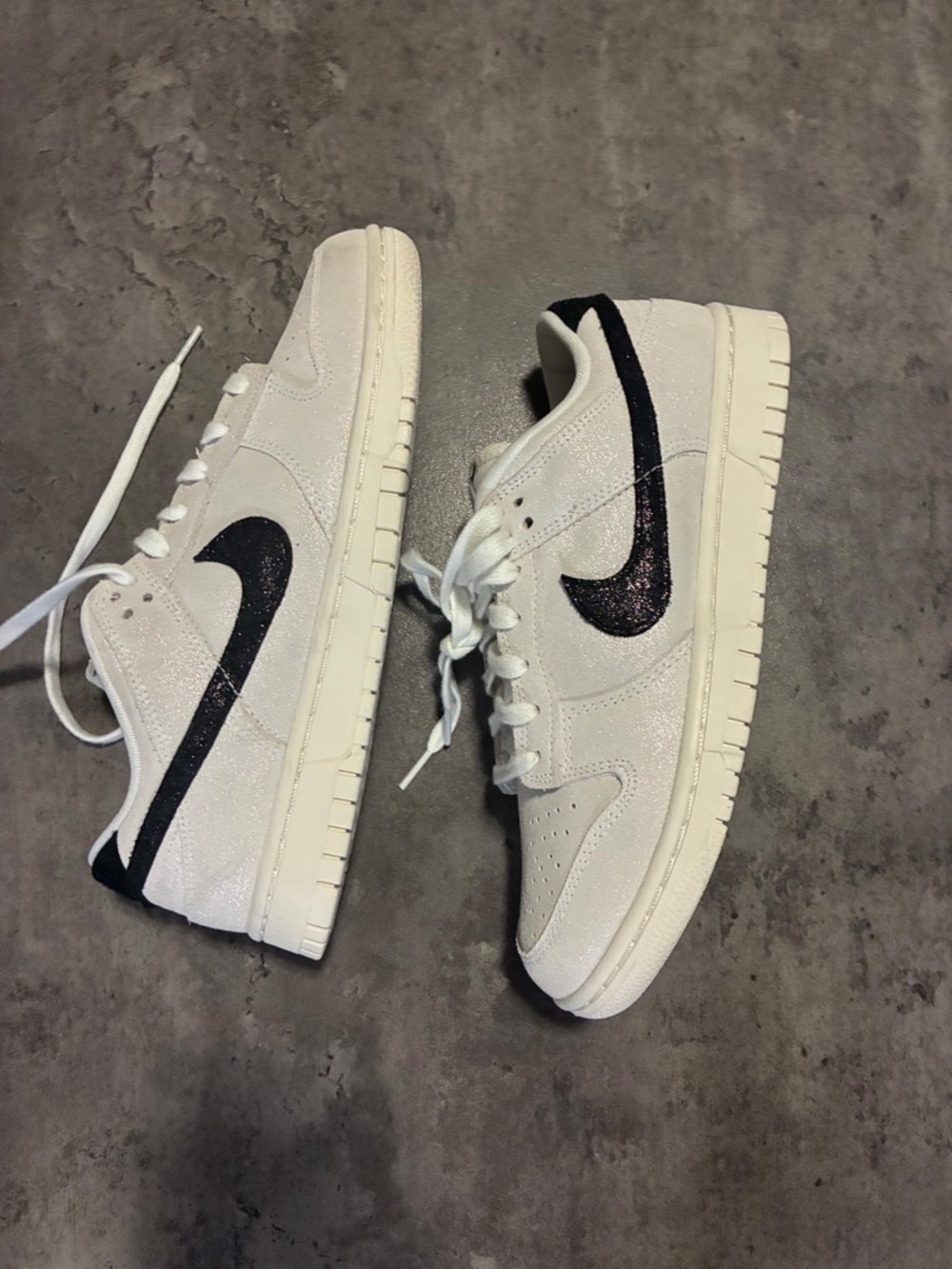 Nike White and Burgundy Low-Top Sneakers